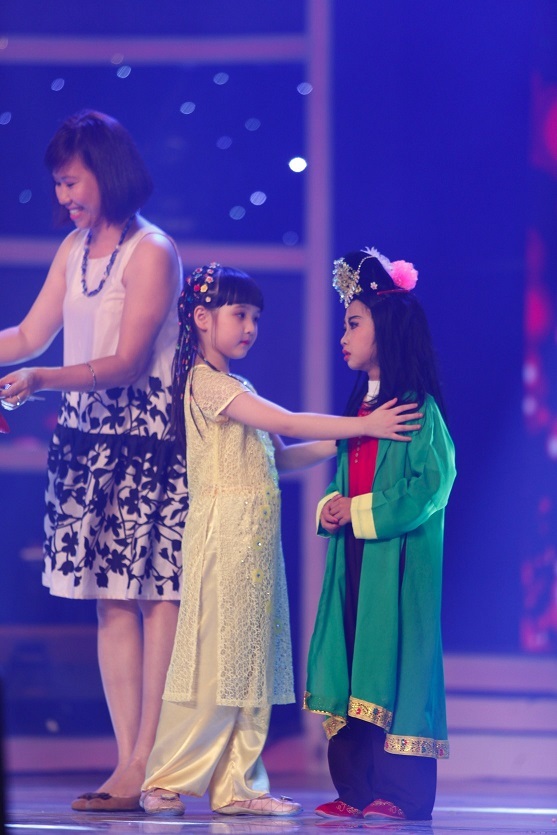 Nhìn lại phút đăng quang của "thần đồng" Đức Vĩnh - 19 Ngay sau đó, phần dự thi được chờ đợi nhất của cậu bé Đức Vĩnh đã xuất hiện trên sân khấu.