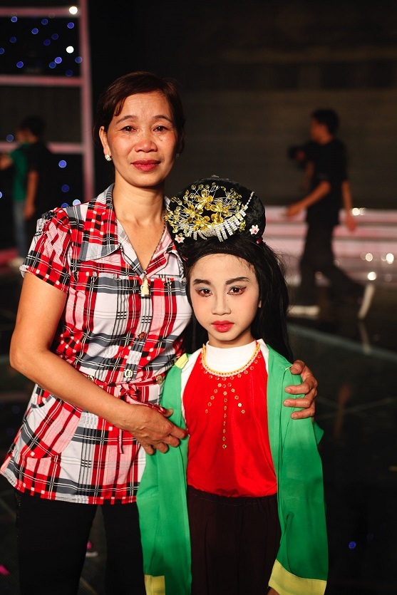 Nhìn lại phút đăng quang của "thần đồng" Đức Vĩnh - 23 Ngay sau đó, phần dự thi được chờ đợi nhất của cậu bé Đức Vĩnh đã xuất hiện trên sân khấu.