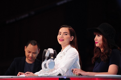 Hà Hồ bất ngờ với đầu trọc của học trò