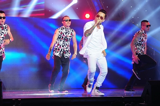 Đội của Isaac cũng nghẹt thở vì tiếp tục rơi vào nhóm nguy hiểm và suýt phải rời cuộc thi.