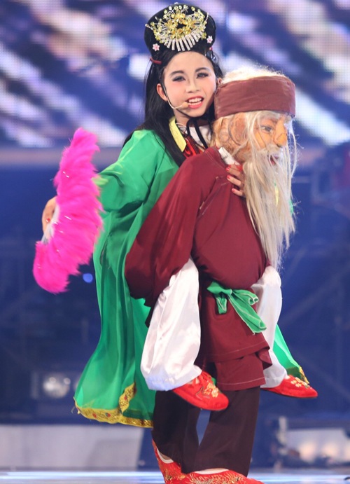 “Cậu bé Thị Mầu” Đức Vĩnh trở thành quán quân Vietnam’s got talent 2015 - 1 Đức Vĩnh xuất sắc trở thành quán quân Vietnam's Got Talent 2015