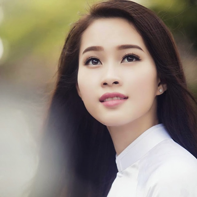 Mỹ nhân nào sở hữu gương mặt đẹp nhất showbiz Việt? - 6 Là một trong những hoa hậu Việt Nam được lòng công chúng nhất showbiz Việt,