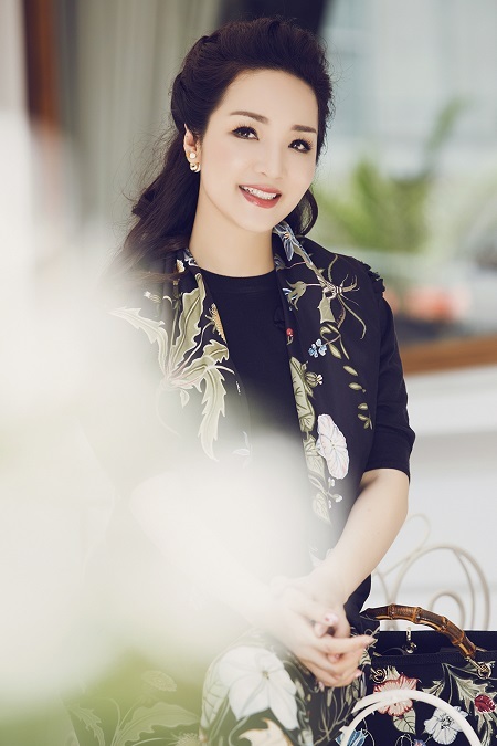 Ngắm nhan sắc "vượt thời gian" của hoa hậu Giáng My - 4 Hoa hậu luôn chọn những gam màu nhã nhặn thể hiện tính cách nhẹ nhàng của mình.
