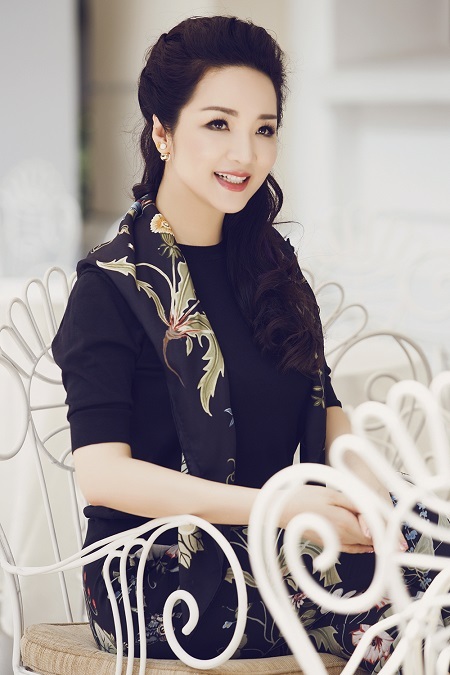 Ngắm nhan sắc "vượt thời gian" của hoa hậu Giáng My - 8 Ngoài công việc kinh doanh, người đẹp còn thường xuyên tham gia các hoạt động cộng đồng ý nghĩa.
