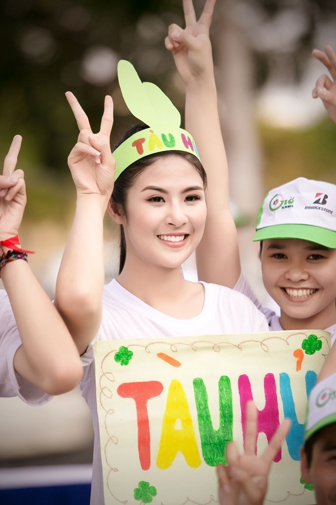 Hoa hậu Ngọc Hân hết mình cùng "Ngày trái đất" - 2 Hoa hậu Ngọc Hân hết mình cùng Ngày trái đất