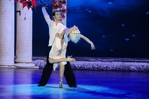 Ở phần thi thứ hai, đại diện Trung Quốc gây xúc động không kém với tiết mục