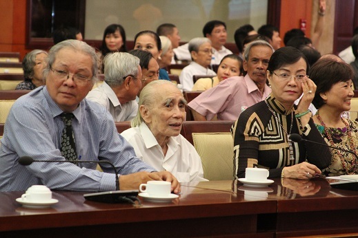 Nhạc sĩ Phan Huỳnh Điểu dù tuổi cao vẫn dành thời gian đến dự