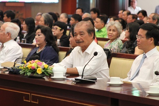 NSND Trần Hiếu cùng NSND Kim Cương (trái)