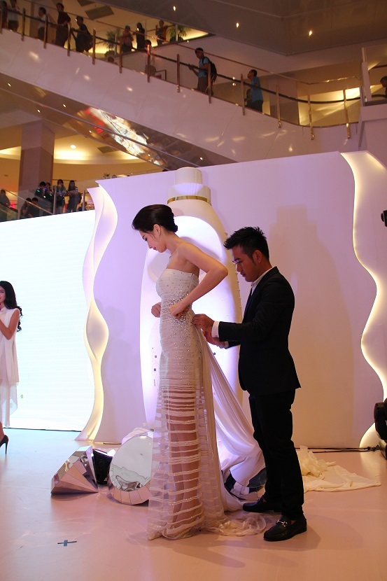 Bộ sưu tập Vẻ đẹp vĩnh cửu “lên ngôi” cùng Hoa hậu Đặng Thu Thảo