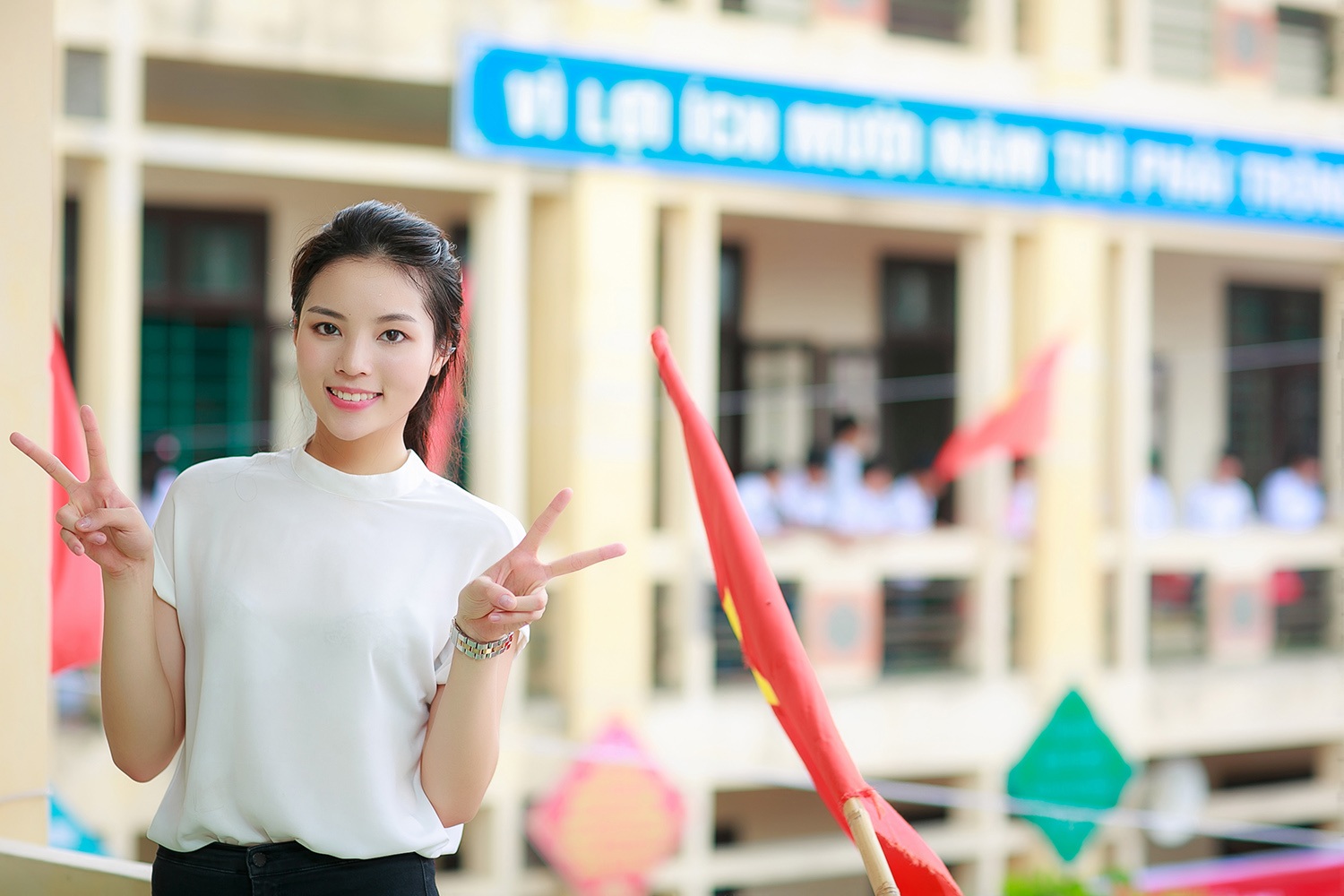 Hoa hậu Kỳ Duyên tạo dáng "nhí nhảnh" - 2 Thời gian gian gần đây