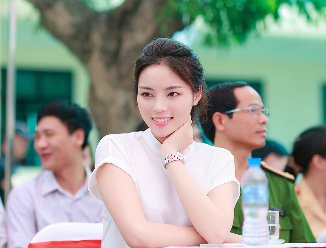 Hoa hậu Kỳ Duyên tạo dáng "nhí nhảnh" - 3 Thời gian gian gần đây