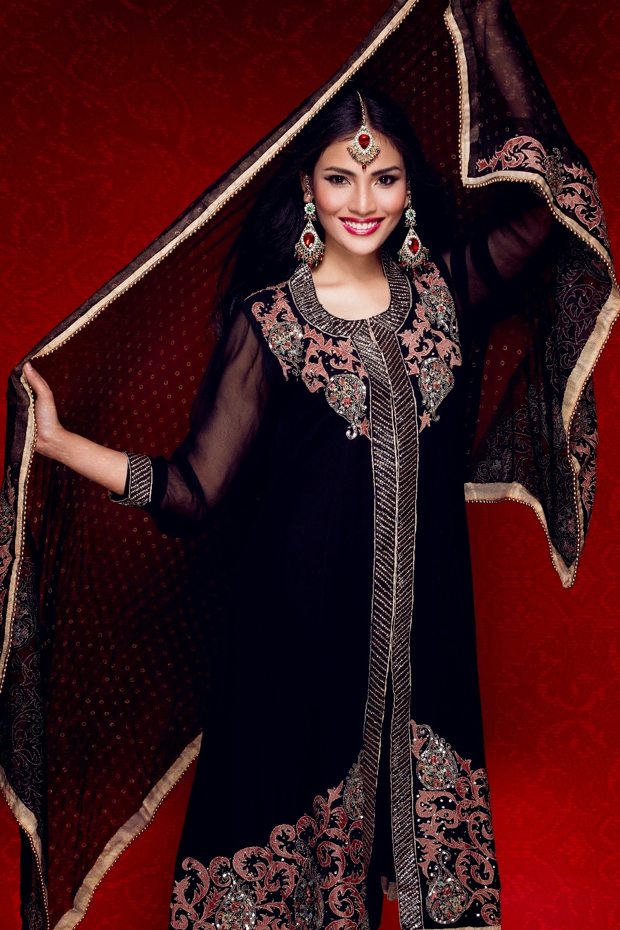 Và cũng thật rạng rỡ, tỏa sáng khi cô mỉm cười