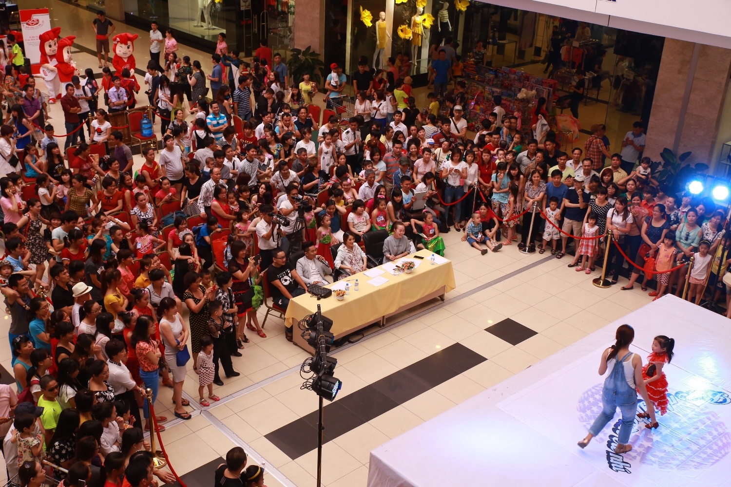 Số lượng các thí sinh tham gia khá đông