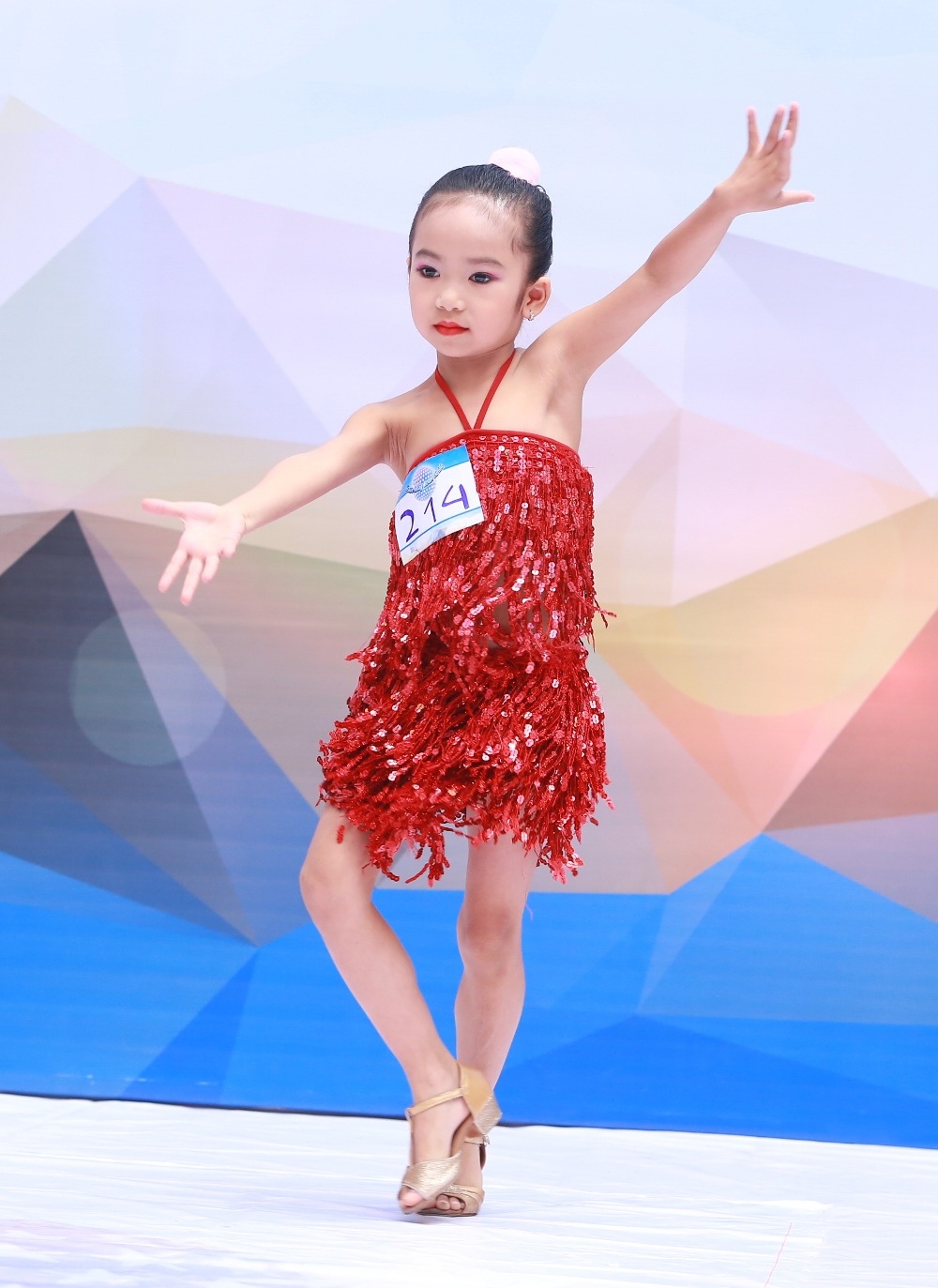 Một trong số những tiết mục biểu diễn vòng sơ tuyển của các bé