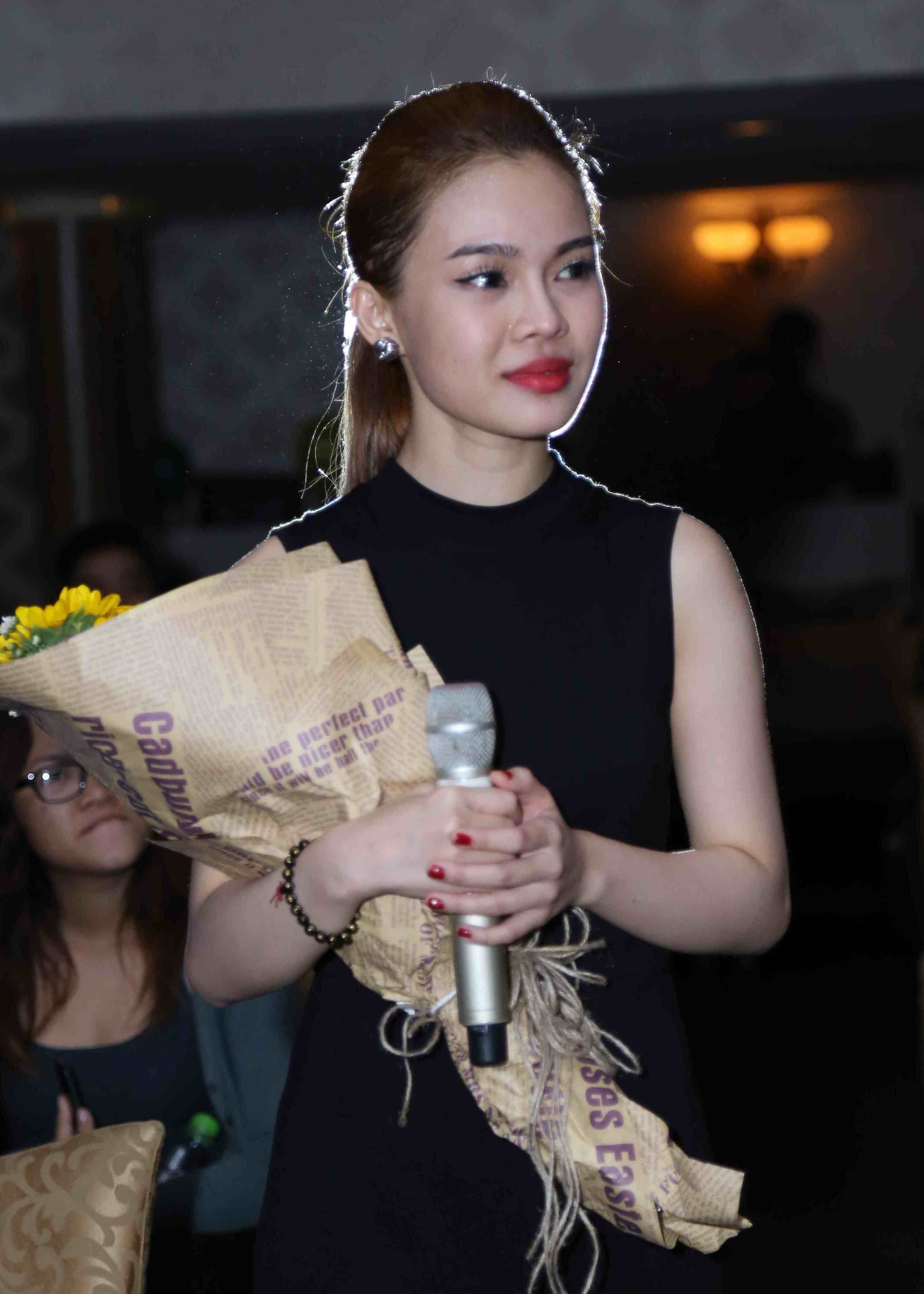 Vỡ òa niềm vui và hạnh phúc với fan