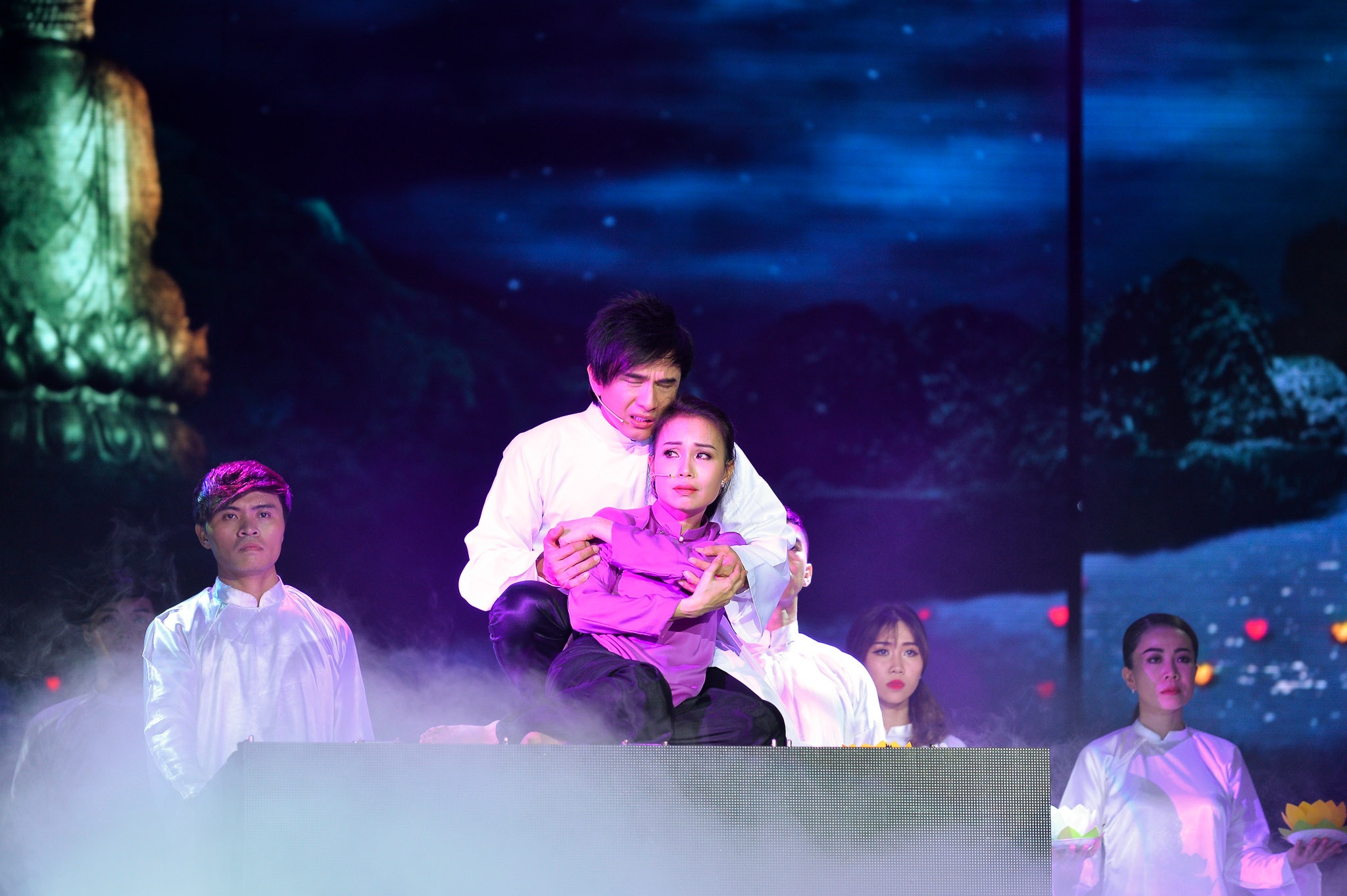 Cẩm Ly đưa khán giả trở lại với những ca khúc hit một thời của mình: