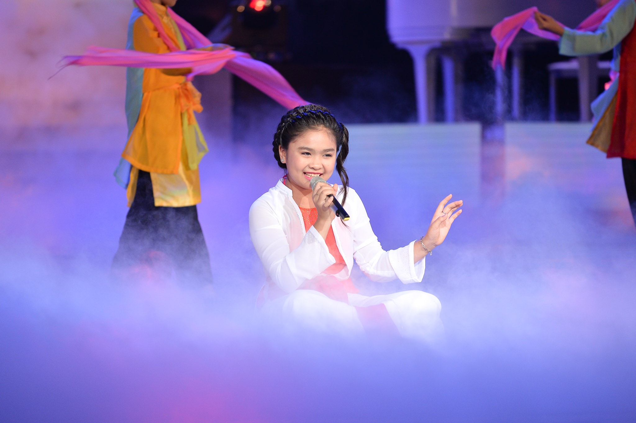 Bé Thiện Nhân tái hiện tiết mục