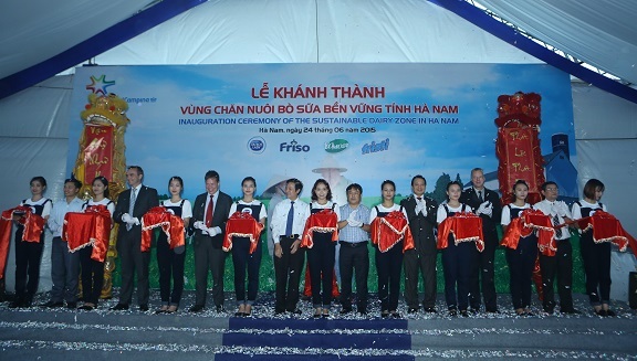 Đưa vào hoạt động Vùng chăn nuôi bò sữa bền vững tại Hà Nam… - 1 Đưa vào hoạt động Vùng chăn nuôi bò sữa bền vững tại Hà Nam…