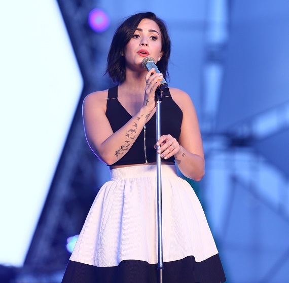 Demi Lovato cùng dàn “sao Việt khủng” hội ngộ tại lễ hội âm nhạc dã ngoại 2015 - 1 Demi Lovato – ngôi sao quốc tế “đổ bộ” TPHCM
