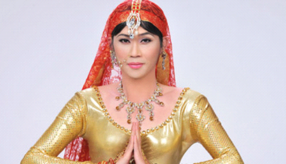 Những sao Việt không đẹp trai vẫn nổi tiếng - 2 Hoài Linh giả gái vô cùng xinh đẹp