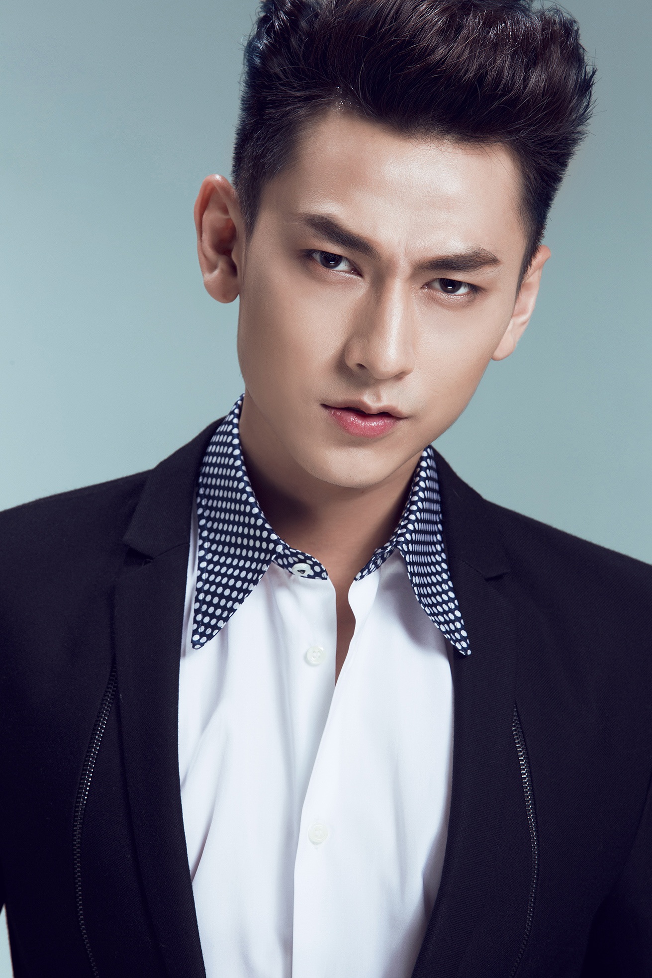 Isaac: Không nghĩ đi được đường dài trong The Remix - 2 Isaac có hài l