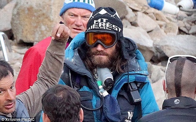 Tài tử Hollywood khoe thể hình săn chắc - 4 Jake trong bộ phim Everest.