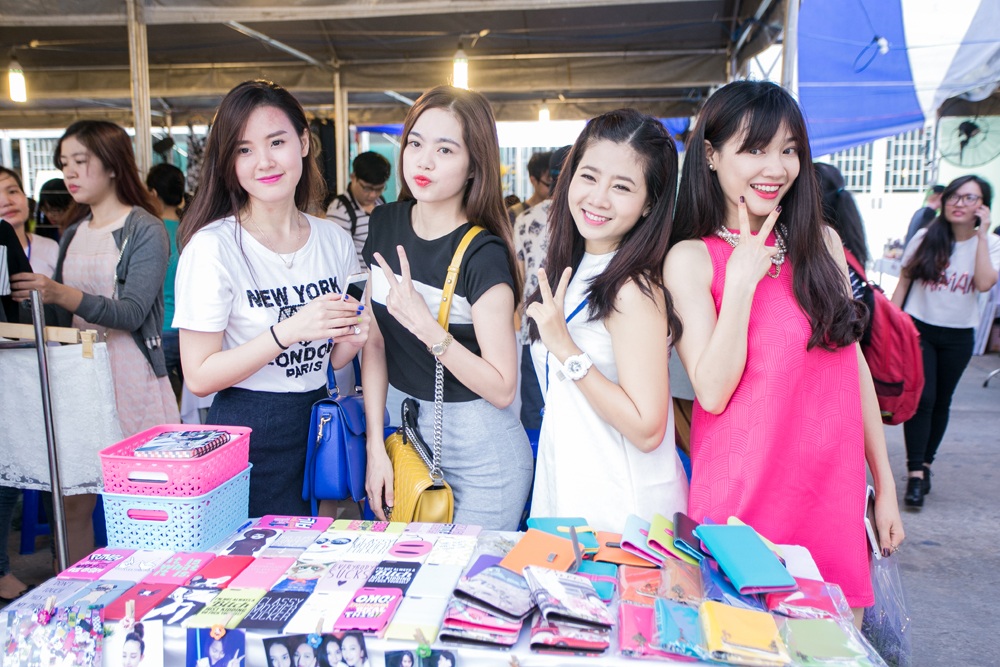 Hari Won, Thu Thủy, Tú Vi, Nhã Phươnng, Midu, Mai Phương hội ngộ cuối tuần