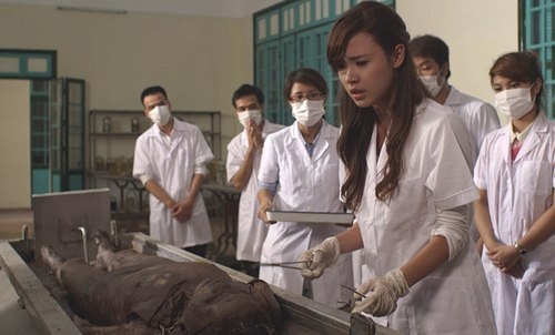 Tiết lộ chuyện hậu trường đóng phim của “sao” Việt - 7 Cảnh quay kinh dị của Midu trong Mùa hè lạnh