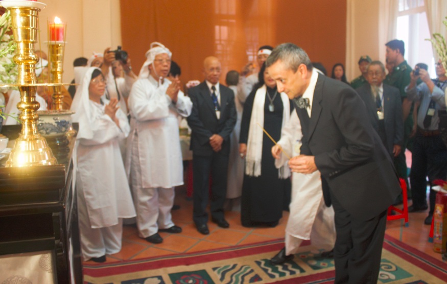 Tổng lãnh sự quán Pháp, ông Emmanuel Ly - Batallan 