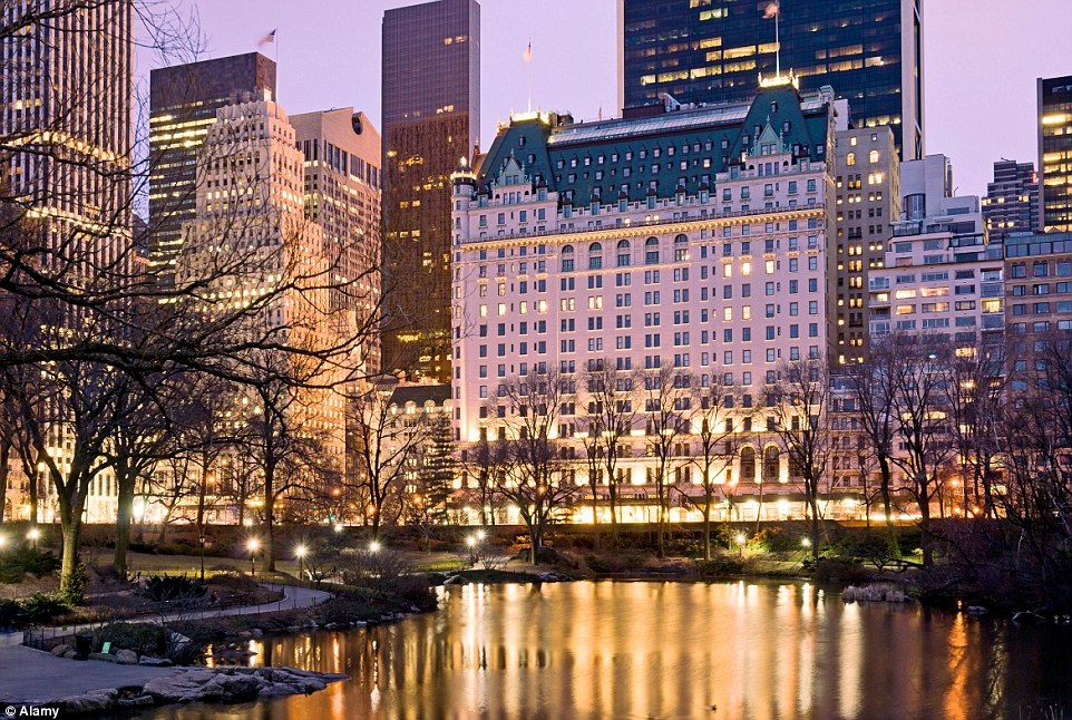 Các cảnh quay sòng bài đáng nhớ được tiến hành tại Spa I, một địa điểm nằm cạnh Grandhotel Pupp.