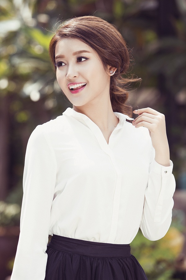 Nụ cười rạng rỡ của á hậu