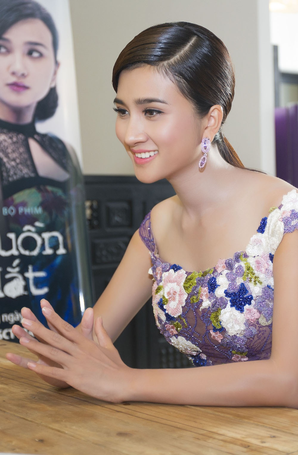 Kim Tuyến kiêu sa ra mắt phim mới - 2 Kim Tuyến ngày càng xinh đẹp, quyến rũ với nụ cười rạng rỡ