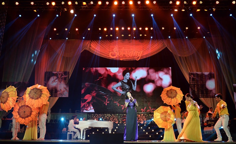 Danh ca Họa Mi tái hợp chồng cũ trong liveshow - 4 Trong chương trình đặc biệt
lần này, Họa Mi hát liên tục 19 bài nh