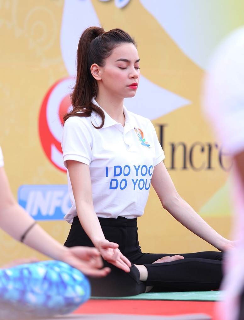 Sự tự nhiên, thư thái của Hồ Ngọc Hà khi tập Yoga