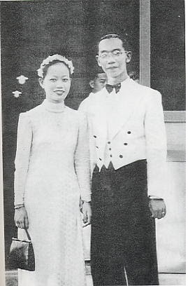 Hình cưới của giáo sư Trần Văn Khê và bà Nguyễn Thị Sương - 1943