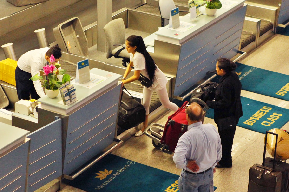 Lúc nào bên cạnh May cũng có sự hiện diện của mẹ.