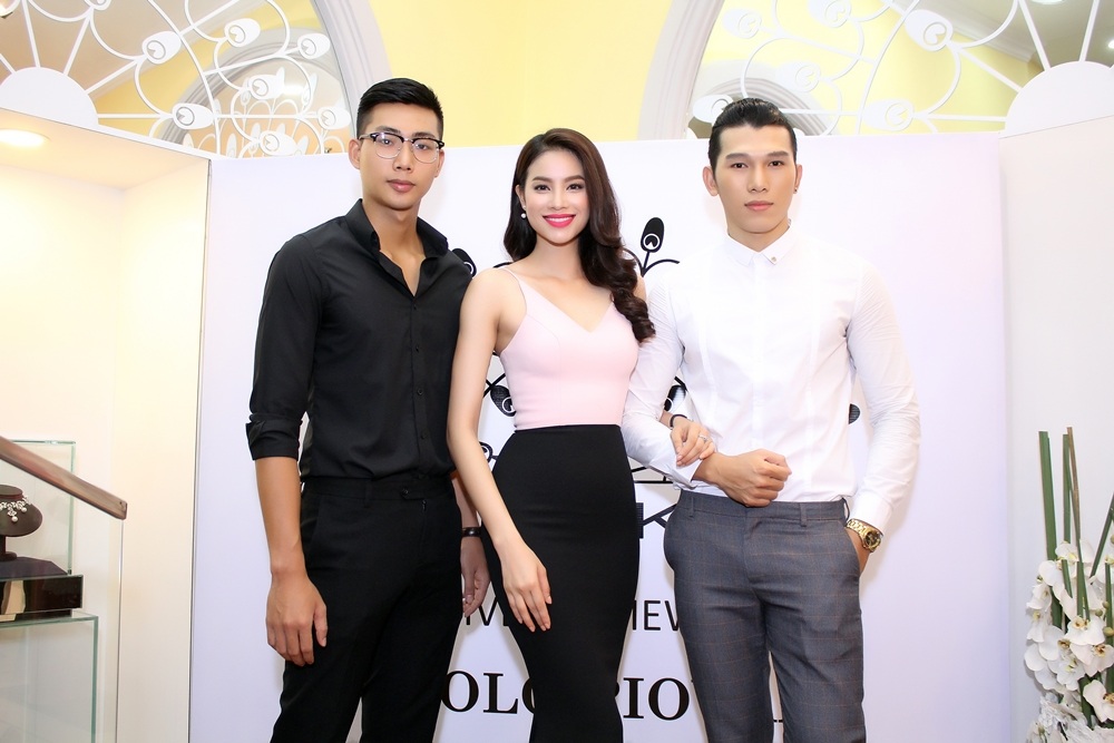 Lý Nhã Kỳ khoe kim cương bạc tỷ - 7 Á hậu Phạm Hương khoe dáng bên siêu mẫu Ngọc Tình và Hữu Long.