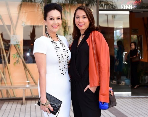 Hình ảnh lúc mới đăng quang của Ngọc Khánh xuất hiện trên một tờ tạp chí.