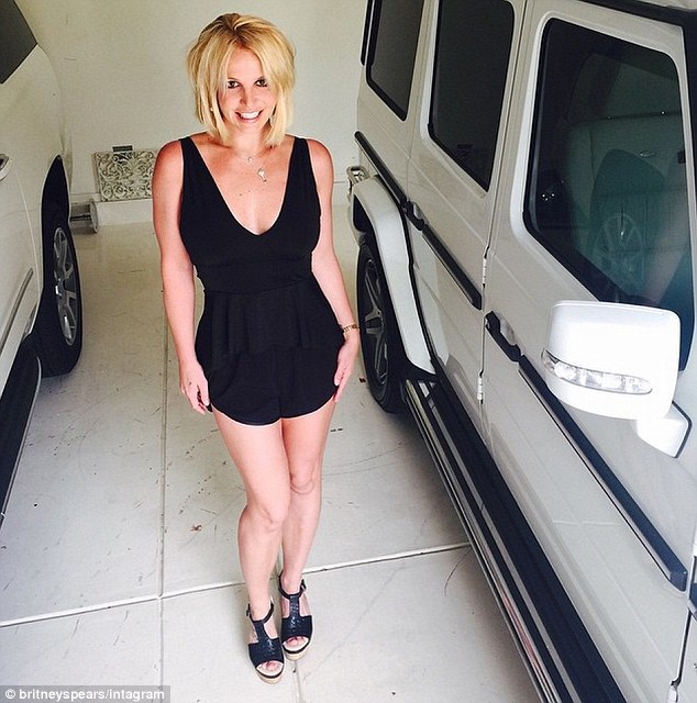 Britney Spears diện quần short khoe chân thon - 4 Trước đó, Britney đã khoe một tấm ảnh trên mạng xã hội.