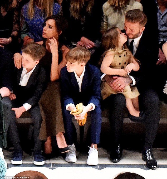 Công chúa của Beckham mê bóng đá như bố - 2 Gia đình chàng cầu thủ nổi tiếng.