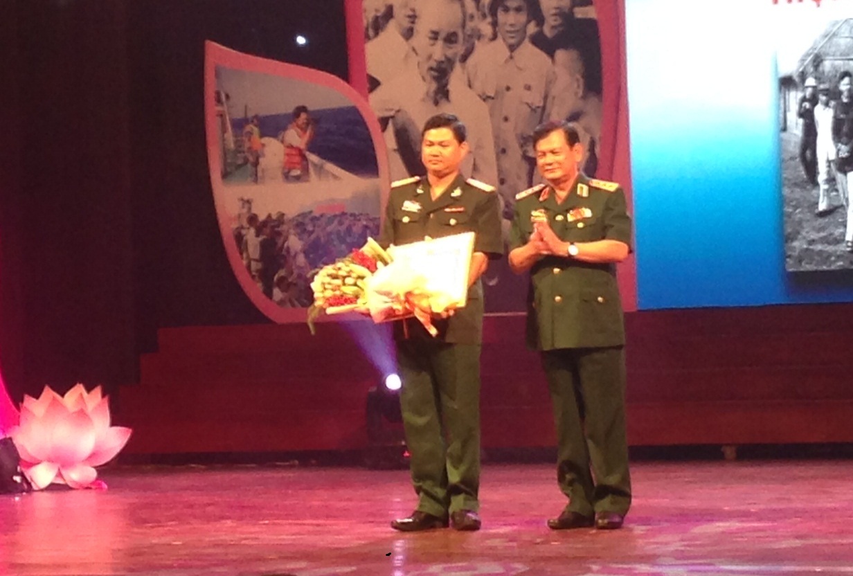 Thanh Thúy thướt tha áo dài - 5 Giải tập thể tặng đoàn viên, thanh niên Học viện An ninh Nhân dân (Bộ Công an)