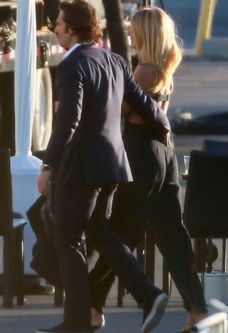 Bạn gái của "Người Sắt" chấp nhận "thời trang phang thời tiết" - 3 Gwyneth Paltrow sánh đôi cùng bạn trai Brad Falchuk