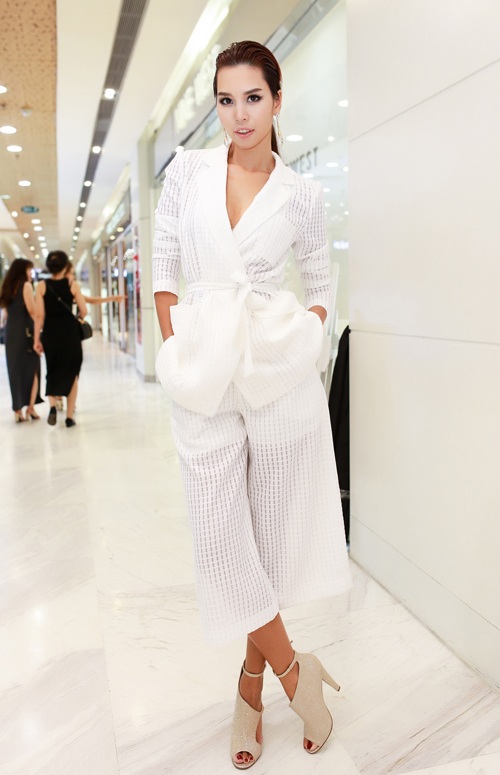 Top 10 sao Việt mặc đẹp tuần qua - 2 Có mặt trong một event tại TP HCM, siêu mẫu