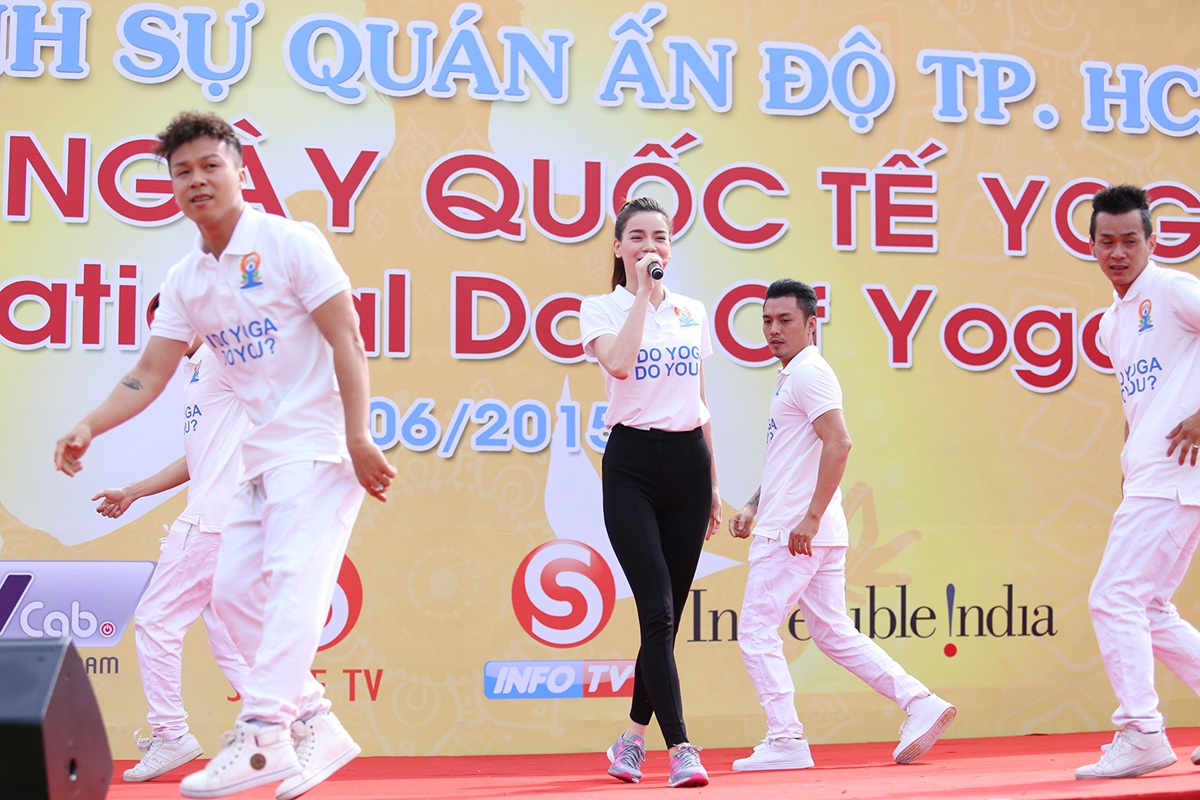 Sôi động cùng vũ đoàn Hoàng Thông