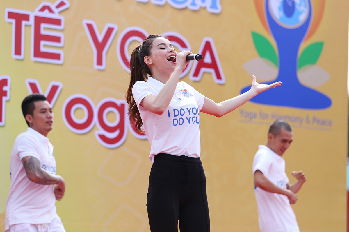 Hết mình trong phần biểu diễn.