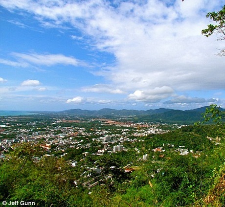 “Sao” bự đi đâu mùa hè này? - 3 Khu nghỉ dưỡng thiên đường tại Phuket...