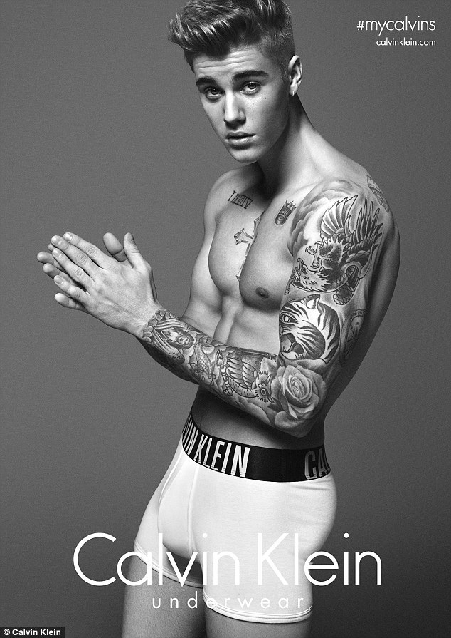 Quảng cáo đồ lót, Justin Bieber bị “đá đểu” trên sóng truyền hình - 2 Tấm hình quảng cáo cho Calvin Klein của anh chàng.