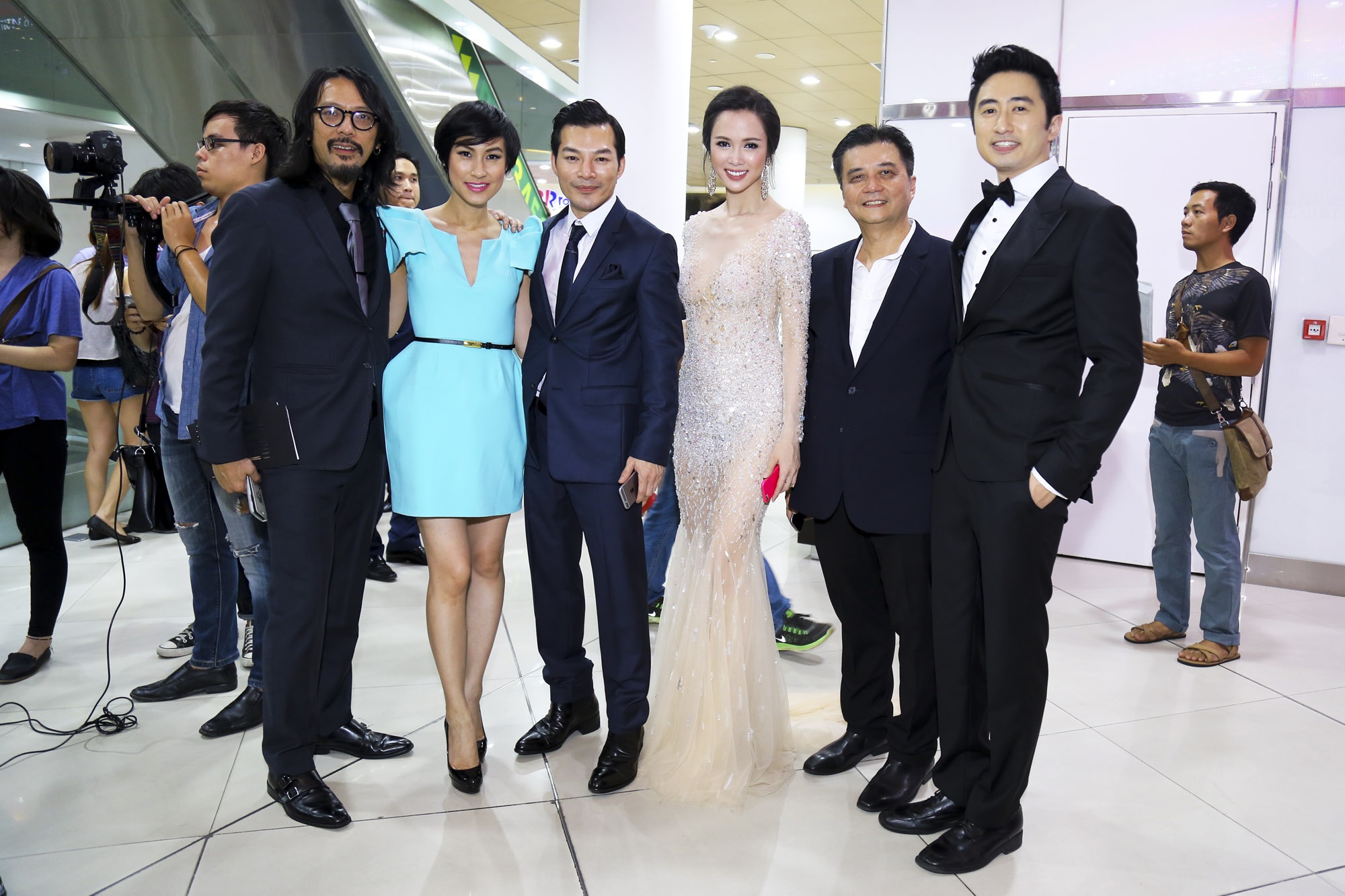 Kathy Uyên cũng chúc mừng đồng nghiệp