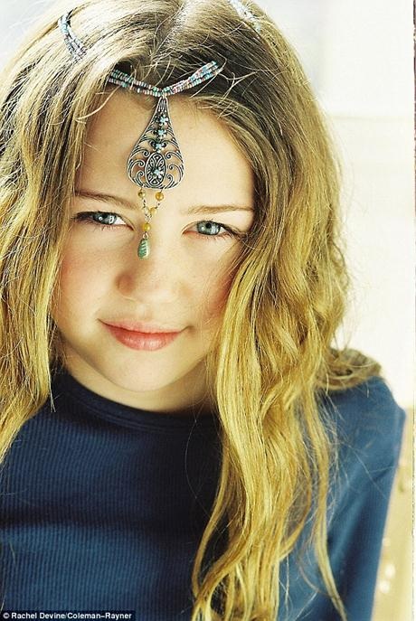 Ngôi sao của Wrecking Ball từng là một cô bé ngọt ngào