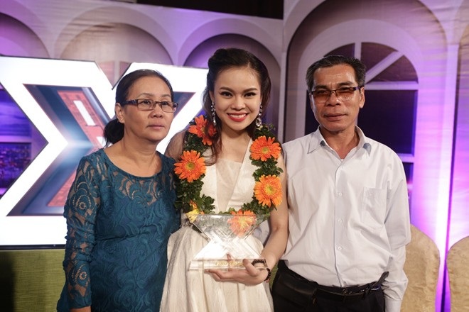 Giang Hồng Ngọc và ba mẹ